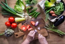 Sirova hrana (ishrana) – kompletni vodič za početnike i jelovnik